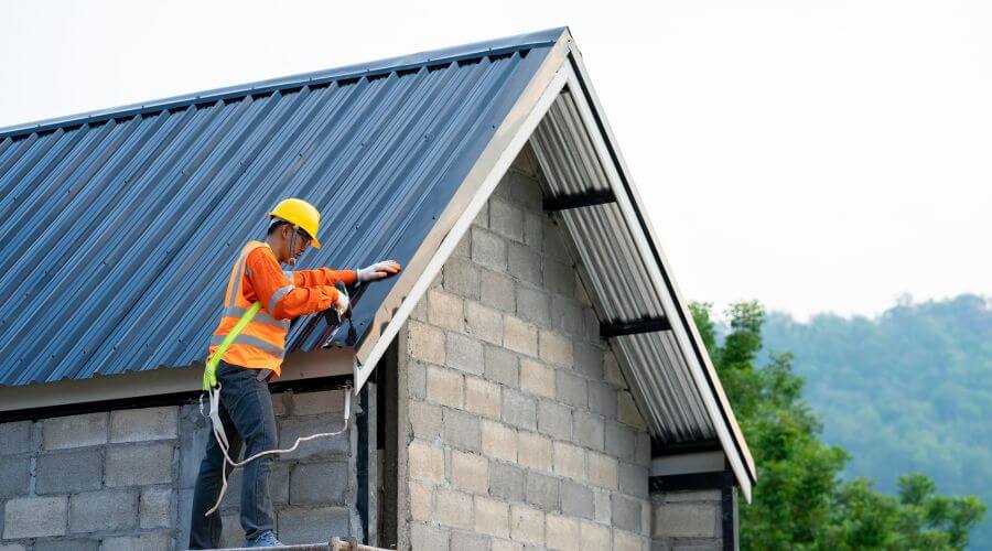 Professional gutter cleaning in Bronson, MI